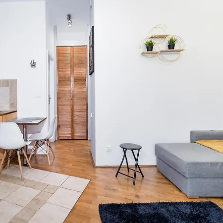 Royal City 2 Apartment