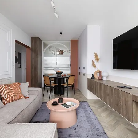 Deluxe Podskale 18 With Parking & Balcony In By Renters Prestige *