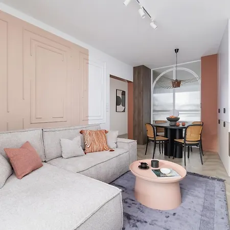 Deluxe Podskale 18 With Parking & Balcony In By Renters Prestige Kraków