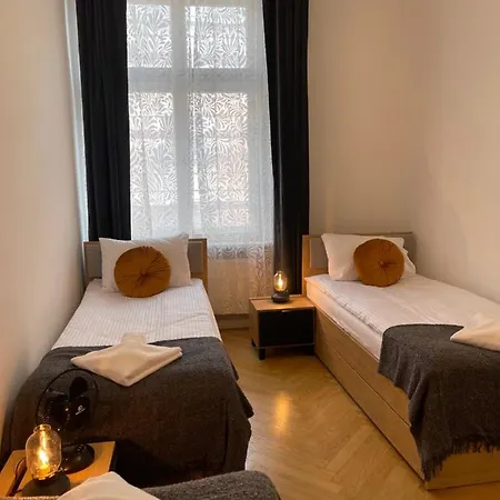 Apartment Golden Pearl - Main Square, 100 Sqm, 4 *