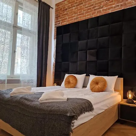 Apartment Golden Pearl - Main Square, 100 Sqm, 4 *