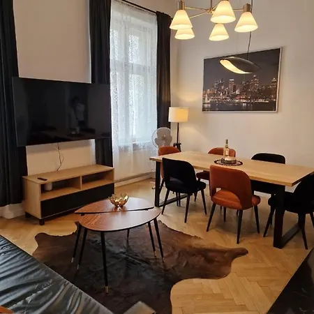 Golden Pearl - Main Square, 100 Sqm, 4 Apartment *
