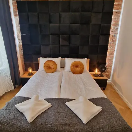 Apartment Golden Pearl - Main Square, 100 Sqm, 4 *