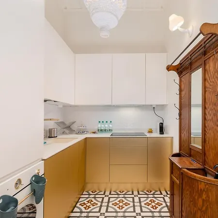 Apartment Estery Colourful Luxury