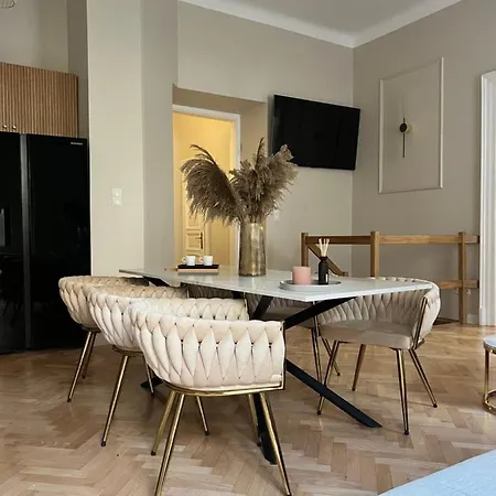 Luxury Leo Garden & Spa Apartment