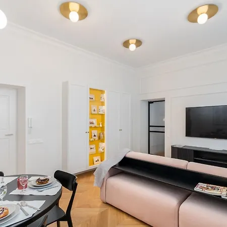 Premium In Parisian Style In The Heart Of Old