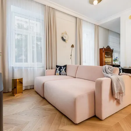 Premium In Parisian Style In The Heart Of Old