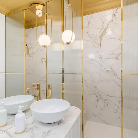 Apartment Premium In Parisian Style In The Heart Of Old *