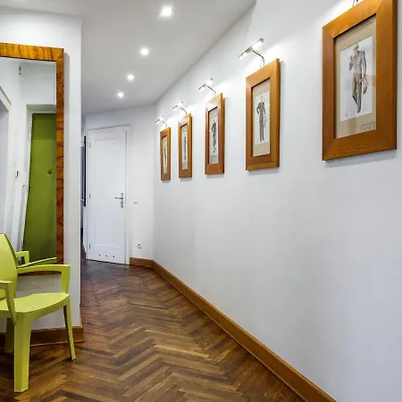 Tyzenhauz Krowoderska Street Apartment Krakow