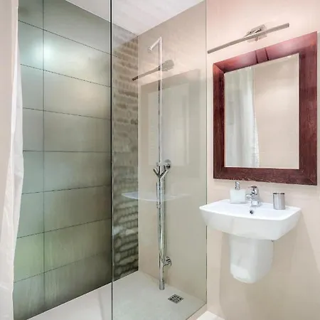 Tyzenhauz Krowoderska Street Apartment Krakow