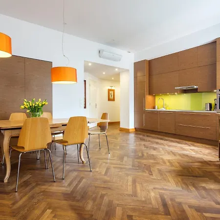 Tyzenhauz Krowoderska Street Apartment *