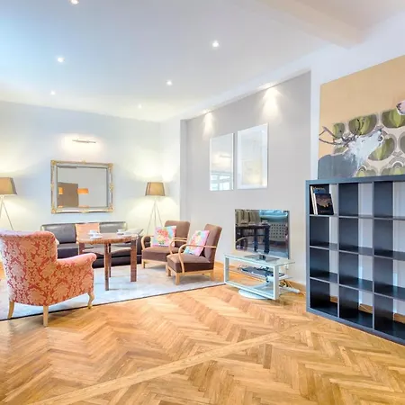 Tyzenhauz Krowoderska Street Apartment Krakow