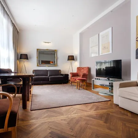 Tyzenhauz Krowoderska Street Apartment *
