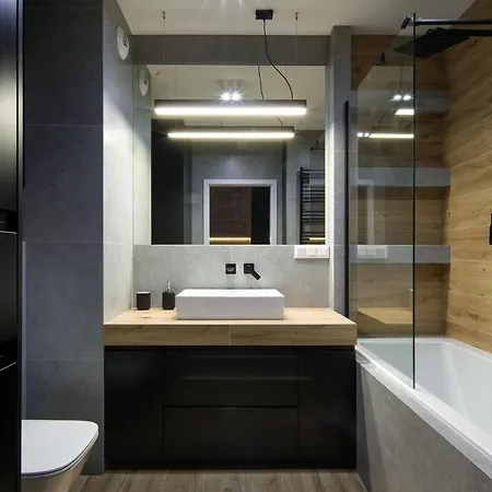 High Standard Garden Oasis Apartment *