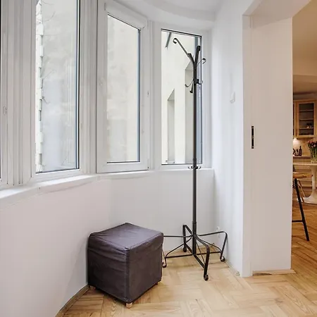 By Tyzenhauz Apartment *