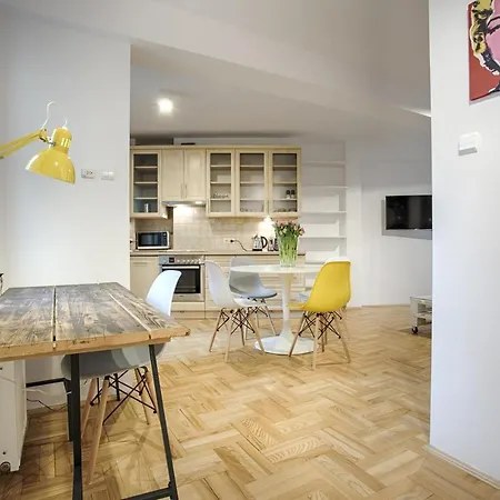 By Tyzenhauz Apartment *