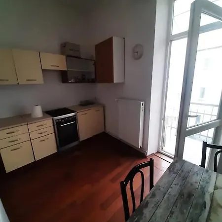 8 Min To Castel & Main Square Homestay szállás