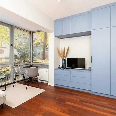 Old Town Modern Studio Apartment *