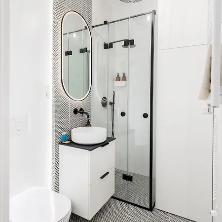 Old Town Modern Studio Apartment