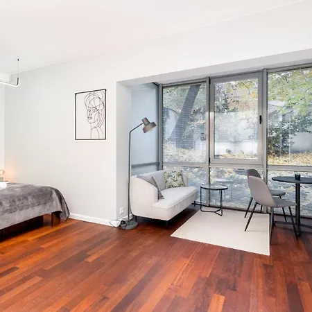 Old Town Modern Studio Apartment *