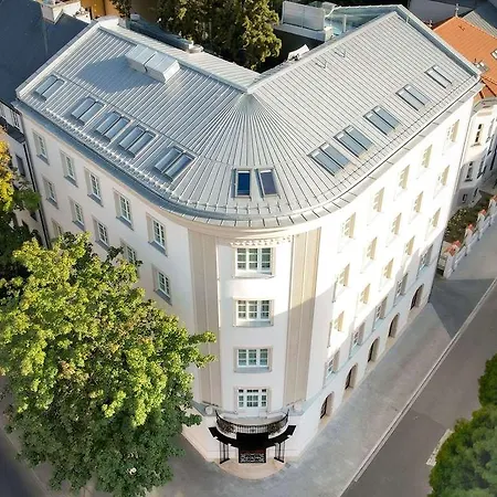 The Crown - Handwritten Collection Hotel