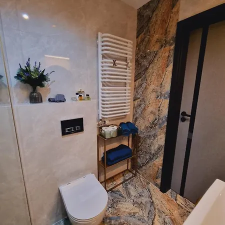 Jacuzzi Apartment
