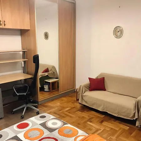 Apartment Sunny Apartment. 5 Minutes Walk From Main Sqare.