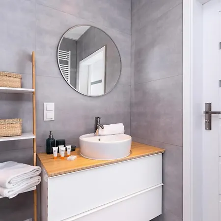 Cracow Bronowicka With Parking By Renters Апартаменты *