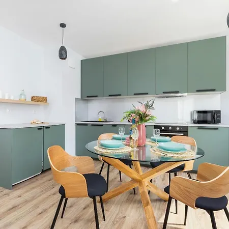 Cracow Bronowicka With Parking By Renters Апартаменты *