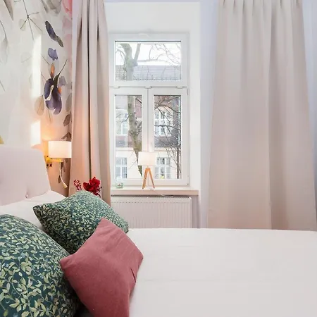 Flora Design Old Town- Free Parking Apartment