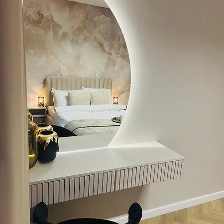 Crystal Luxury With Free Parking In Cracow For 4 Guests Apartment *