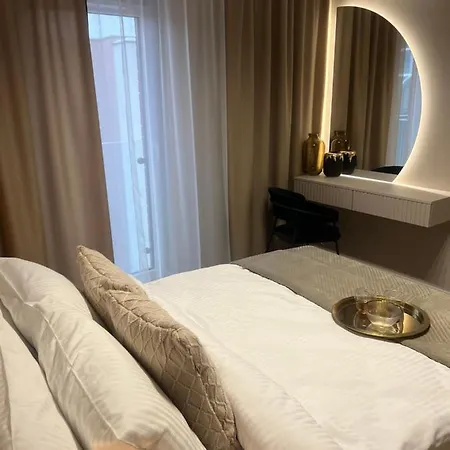 Apartment Crystal Luxury With Free Parking In Cracow For 4 Guests *