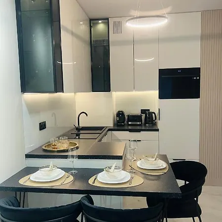 Apartment Crystal Luxury With Free Parking In Cracow For 4 Guests