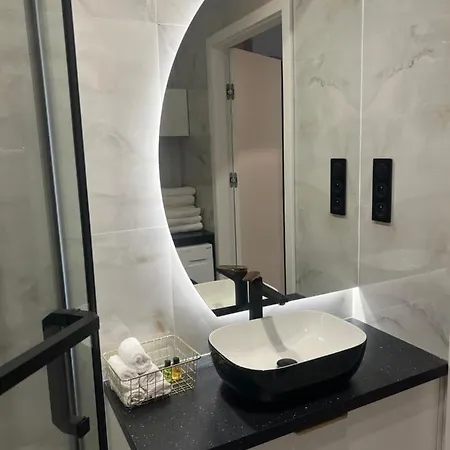 Crystal Luxury With Free Parking In Cracow For 4 Guests Apartment Krakow