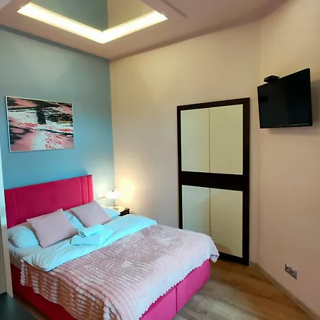 Apartament Mirror Pink