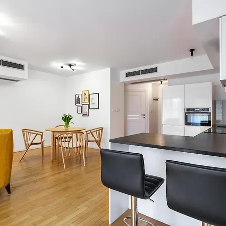 Apartment Modern W. Parking By Tyzenhauz