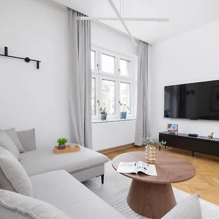 Slowackiego Elegant By Renters *