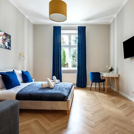 Tyzenhauz Topolowa Aparthotel *