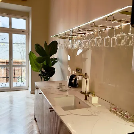 Luxury Leo Garden & Spa Apartment *