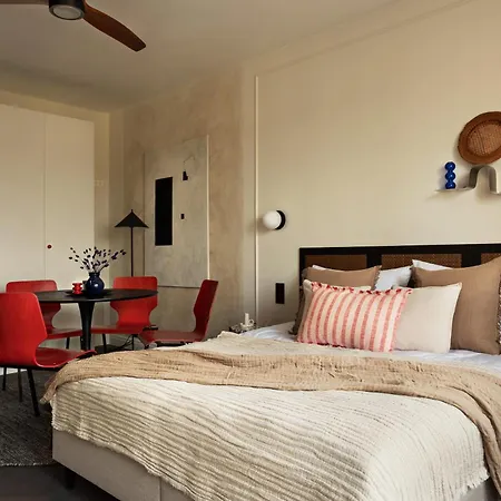 Nafenna 2-bedroom In Old Town Apartment