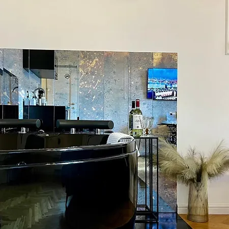 Old Town Jacuzzi - Wymeldowanie Do 13 * Krakov