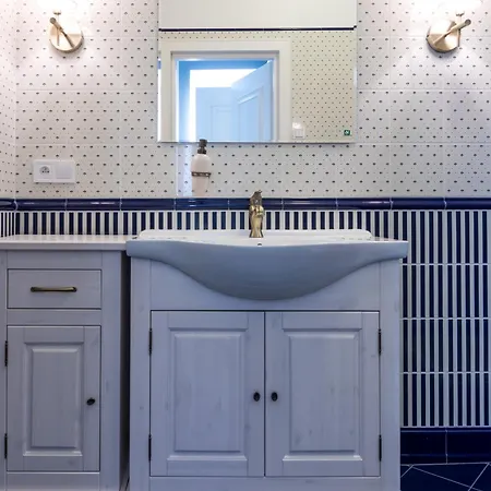 Apartament Karmelicka Stylish In Cracow By Renters Kraków