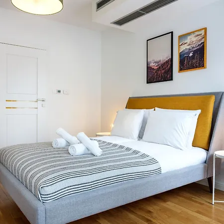 Apartment Modern W. Parking By Tyzenhauz *