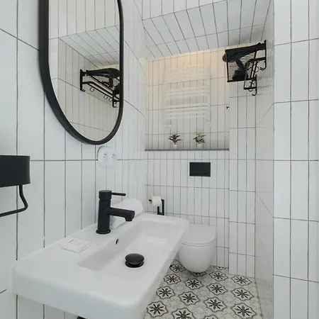 Dietla One Bedroom With Air Conditioning & Balcony By Renters