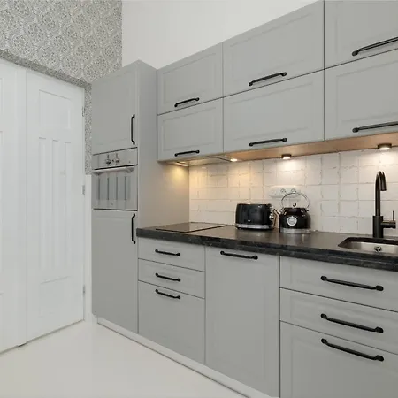 Dietla One Bedroom With Air Conditioning & Balcony By Renters Apartment