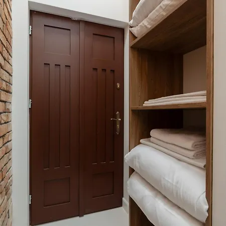 Dietla One Bedroom With Air Conditioning & Balcony By Renters * Krakow