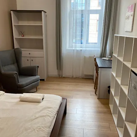 Pini - Przytulne W Centrum Krakowa Hostel