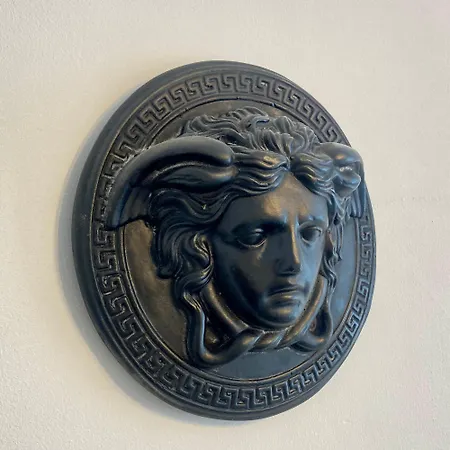 Medusa Apartment *