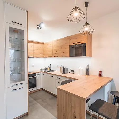 Apartment Business - City View With Balcony & Parking By Rentujemy