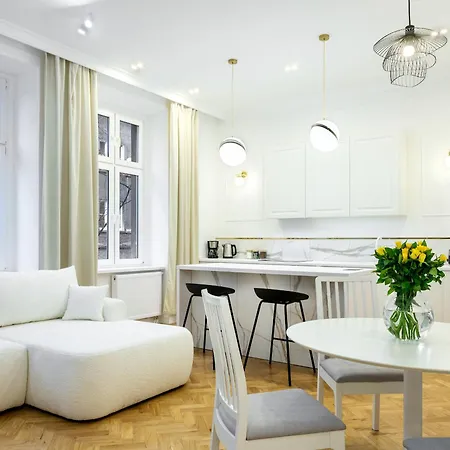 Apartment Tyzenhauz Krowoderska Street Krakow